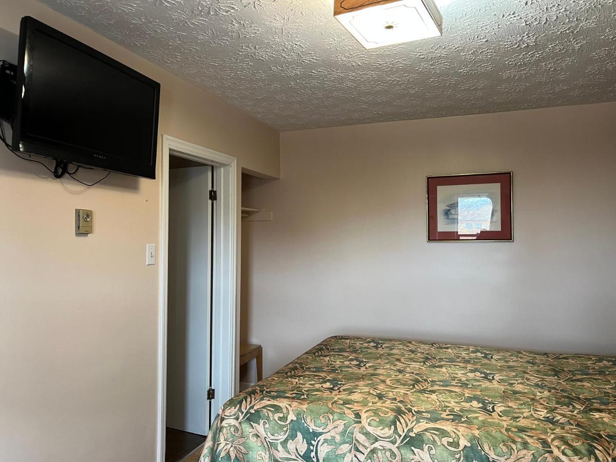 Old Mill Motel Blind River Экстерьер фото
